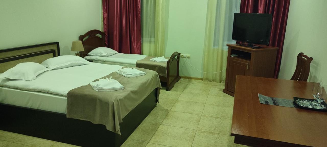 Sweet Home Hotel Meghri Екстериор снимка