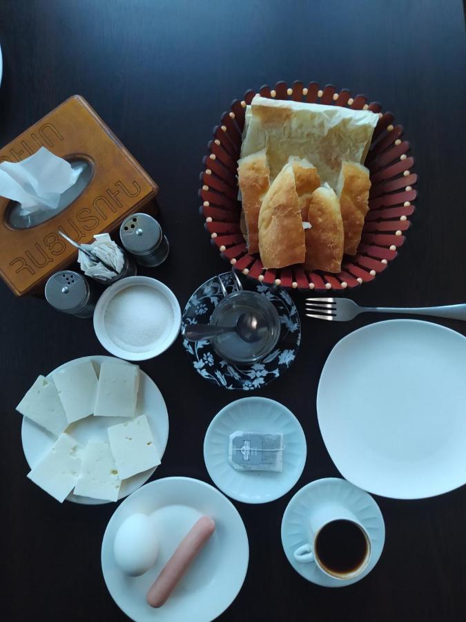 Sweet Home Hotel Meghri Екстериор снимка